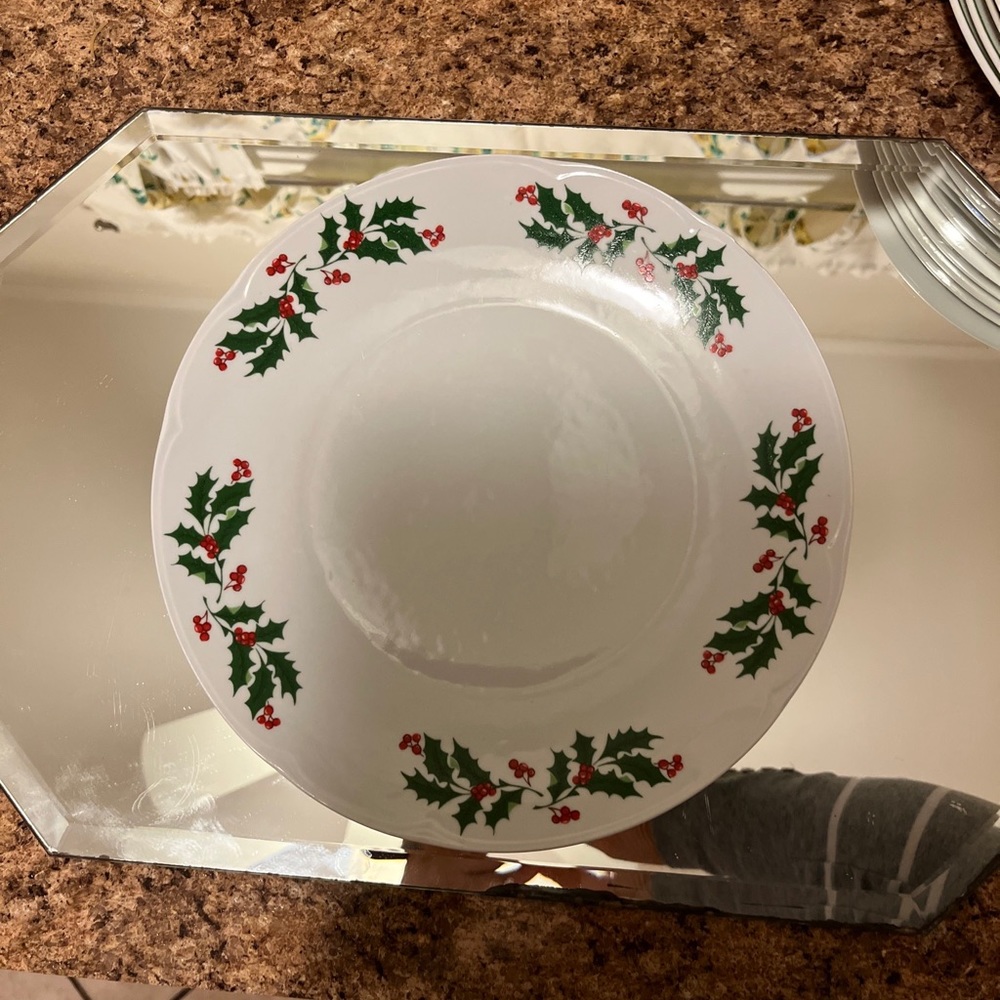 2 CHRISTMAS DINNER PLATE 10” HOLLY BERRIES
